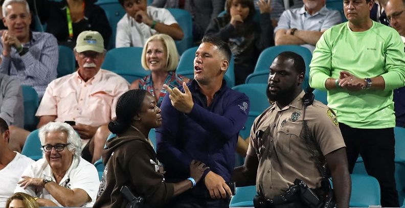 Nick Kyrgios Show! Con Lajovic fa di tutto e si scontra con un tifoso