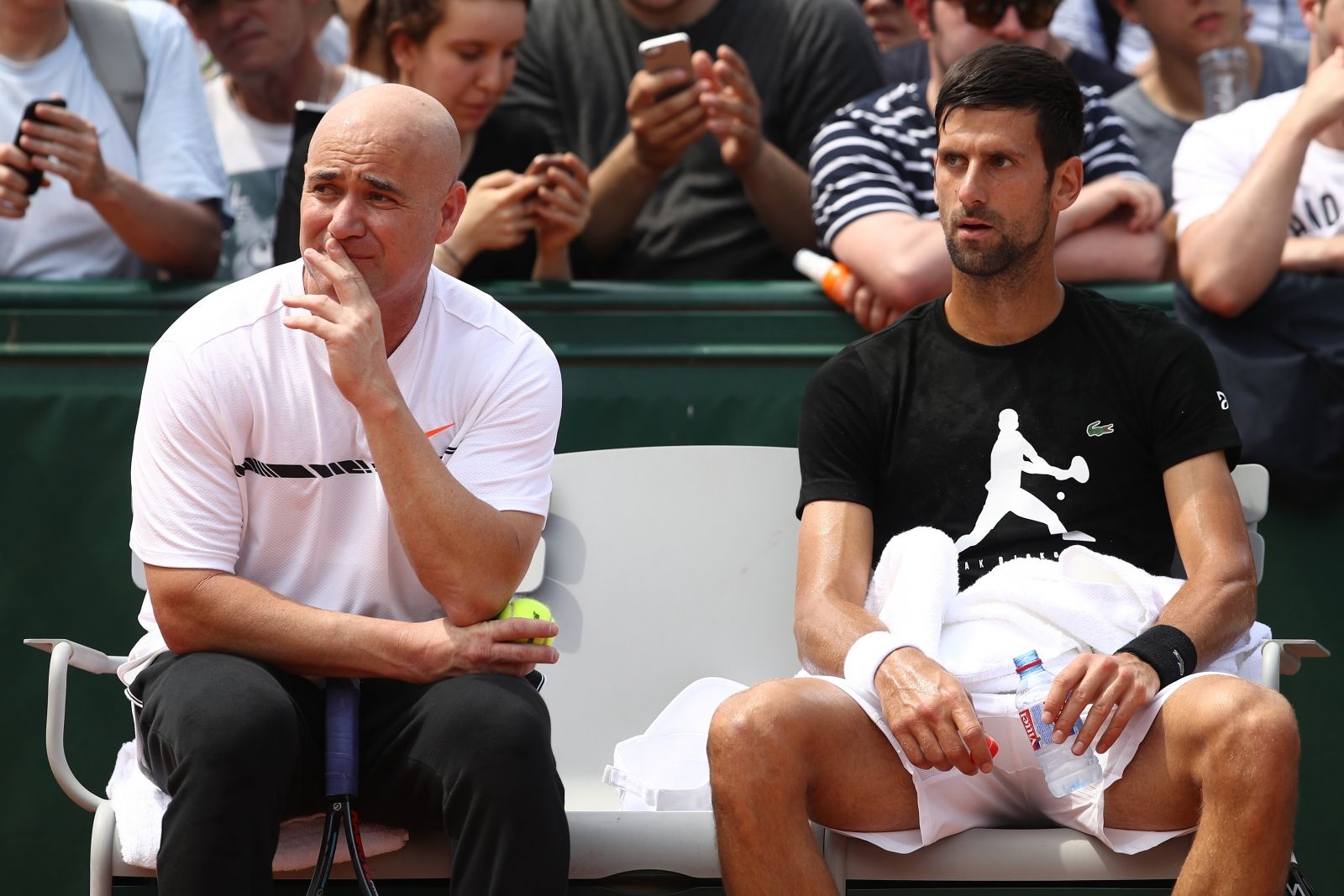 Andrea Agassi e Novak Djokovic nella foto