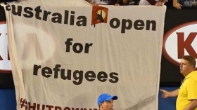 Inoltre, un ulteriore gruppo è stato costretto ad abbandonare la Rod Laver Arena, dopo aver esposto un grande striscione contenente lo stesso messaggio.