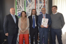La presentazione del 51° Torneo Avvenire: da sinistra, il presidente del Tc Ambrosiano Gianfranco Secoli, l'assessore allo sport del Comune di Milano Chiara Bisconti, il direttore del torneo Andrea Villa, il giornalista Filippo Grassia e l'ex Davisman azzurro Stefano Pescosolido - (Foto Francesco Panunzio).