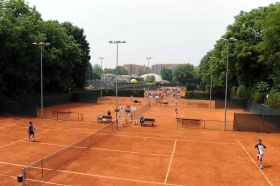 Una panoramica dei campi del Tc Ambrosiano, dove oggi è scattata l'edizione numero 49 del Torneo Avvenire - Foto Francesco Panunzio