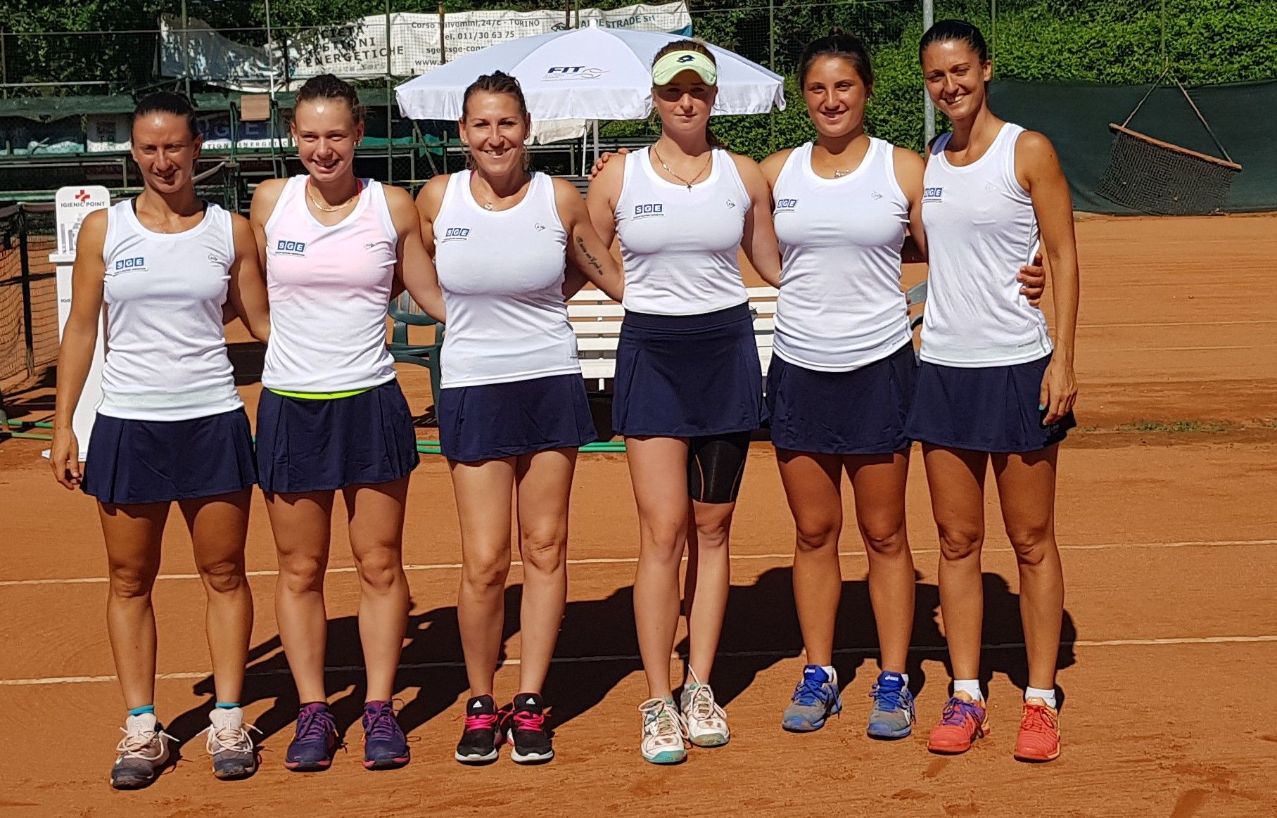 In foto da sx Federica Di Sarra, Maria Canavese, la capitana Cristina Coletto, Maria Marfutina, Federica Rossi, Giulia Gatto Monticone