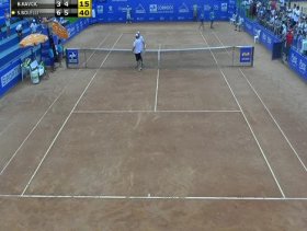 Stretta di mano tra Bolelli e Kavcic