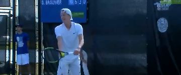 Gijs Brouwer commette quattro doppi falli consecutivi e regala il break all'avversario (VIDEO)
