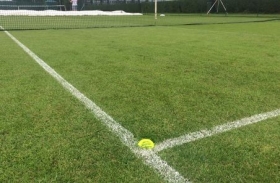 Roehampton ed il buco in un campo