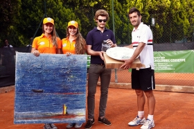 La premiazione: a destra il vincitore Enrico Burzi - (foto Segni D'Interpunzione)