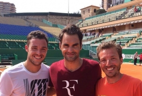 Marco Cecchinato con Roger Federer ed il coach di Marco, Francesco Palpacelli