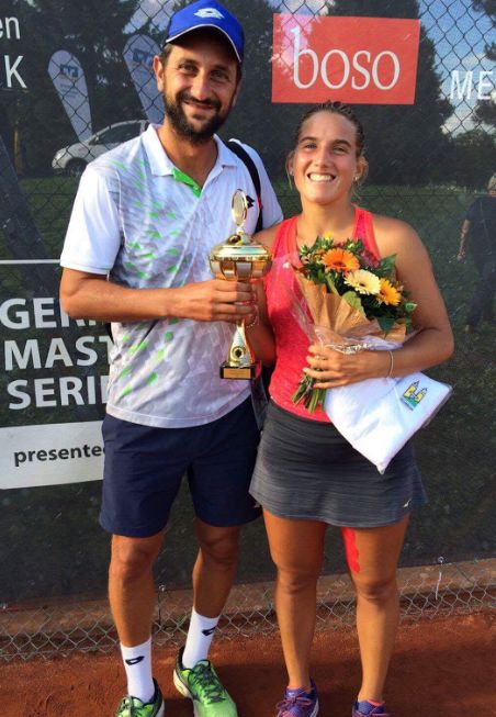 Deborah Chiesa alla premiazione insieme al coach Alessandro Piccari