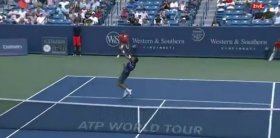 Marin Cilic stecca lo smash