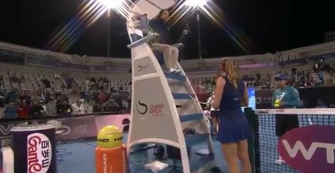 Piccolo battibecco tra Alize Cornet e Angelique Kerber (Video)