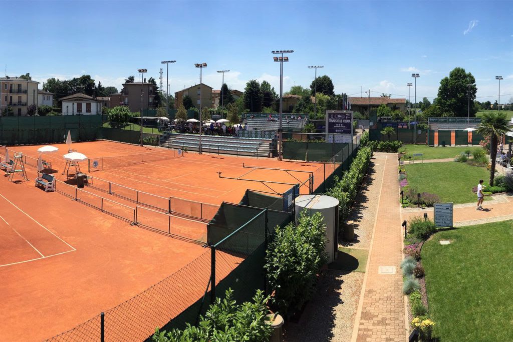 Una panoramica di alcuni dei campi del Tennis Club Crema. È già pronto un progetto per un ulteriore ampliamento della struttura