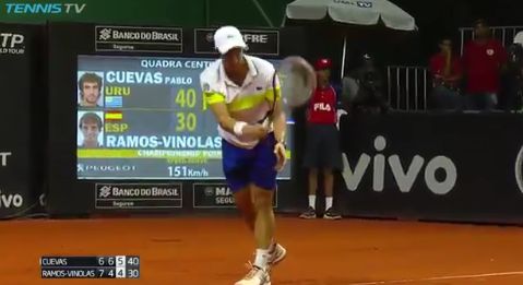 Video del Giorno: Pablo Cuevas gioca il match point con il servizio da sotto (e conquista il punto e titolo) - LiveTennis.it
