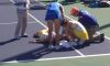 Flavia Pennetta colpisce accidentalmente Kimito Date al volto. Dopo momenti di tensione la nipponica si riprende e supera l’azzurra in doppio