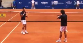 Divertente imitazione di Novak Djokovic