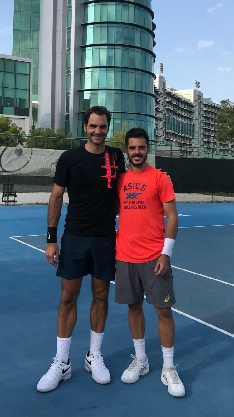 Thomas Fabbiano si allena con Roger Federer a Dubai