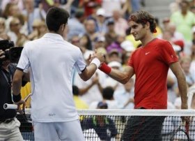 Stretta di mano tra Roger e Novak