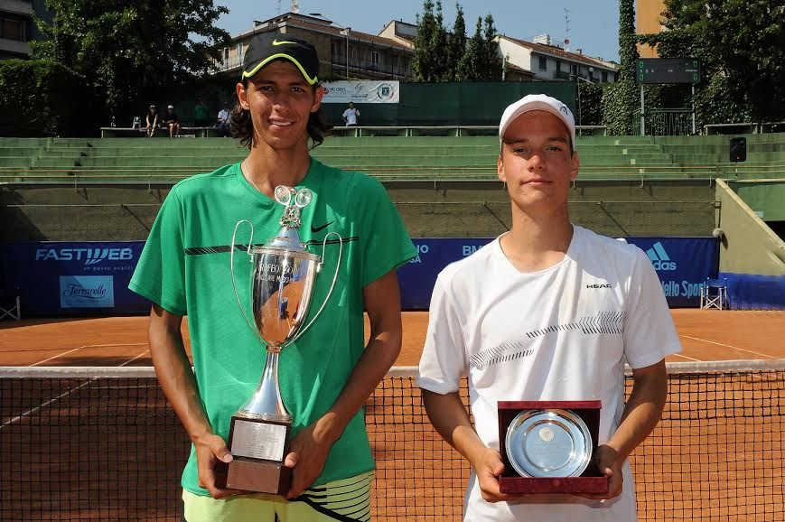 La premiazione del torneo maschile: da sinistra, il vincitore Alexei Popyrin e il finalista Marko Miladinovic - Foto Francesco Panunzio