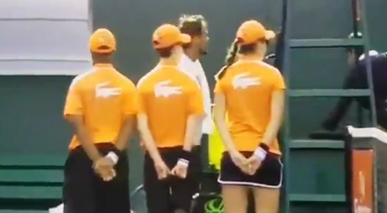 Fabio Fognini e Joao Sousa discutono dopo il match
