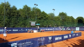 Nella foto (viene ritratto un momento del match tra Gaio e Petrovic).