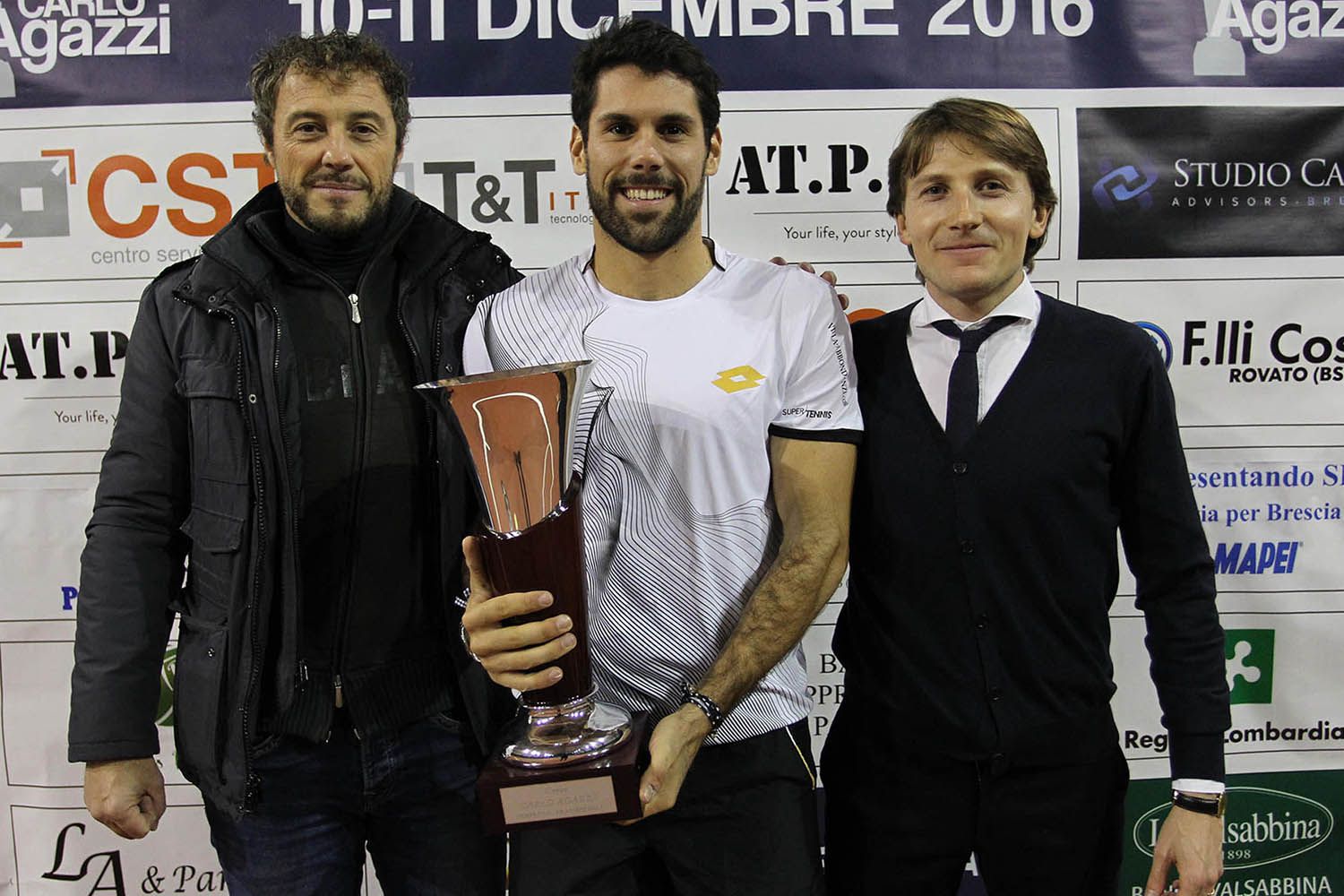 La premiazione dell'ottava edizione del rodeo Open, conquistata dal faentino Federico Gaio. Con lui Andrea Agazzi (destra) ed Enrico Vezzoli di CST