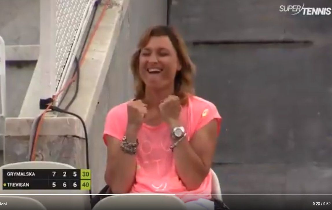 L'esultanza del capitano di Fed Cup Tathiana Garbin