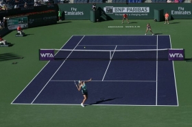 Nella foto Camila Giorgi e Maria Sharapova