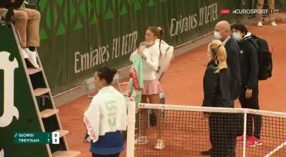 Problema al gomito per Camila Giorgi