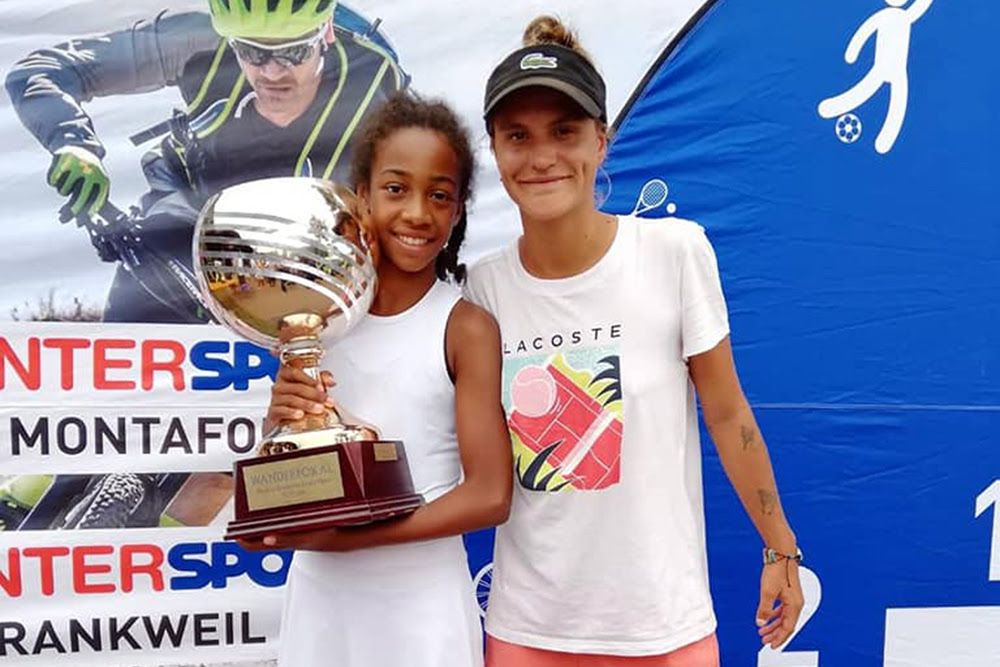 Foto 1 - Tyra Caterina Grant, 11 anni, con la sua coach Giulia Bruschi in occasione del titolo Tennis Europe under 12 vinto nel 2019 a Bludenz (Austria)