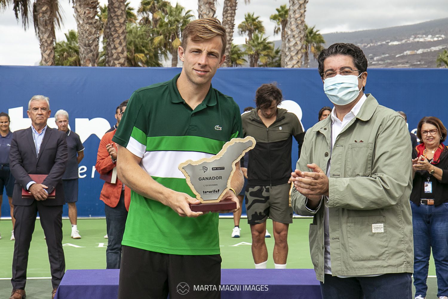 Tallon Griekspoor e Pedro Martín (Presidente Cabildo de Tenerife) - Foto Marta Magni/MEF Tennis Events