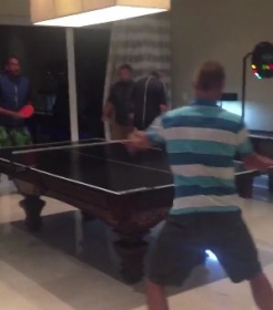 Partita di Ping Pong tra Hewitt e Kyrgios