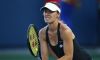 Notizie dal Mondo: La Hingis sconfitta a Carlsbad dopo essere arrivata a due punti dal match. Pioline vede la fine di Federer. Brett parla ancora di Cilic. In funzione il Passaporto Biologico