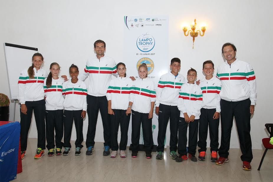 La squadra italiana al completo con i tecnici Fit - Foto Alvaro Maffeis