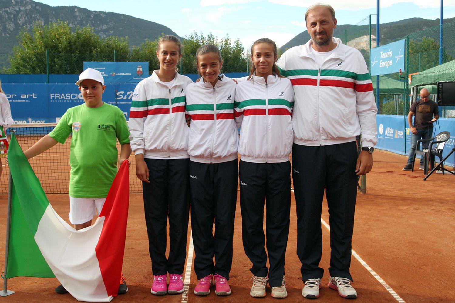 La formazione italiana in gara nel Nations Challenge by Head. Da sinistra, Anna Paradisi, Federica Urgesi, Benedetta Sensi e Vincenzo Izzo (capitano) - Foto Alvaro Maffeis