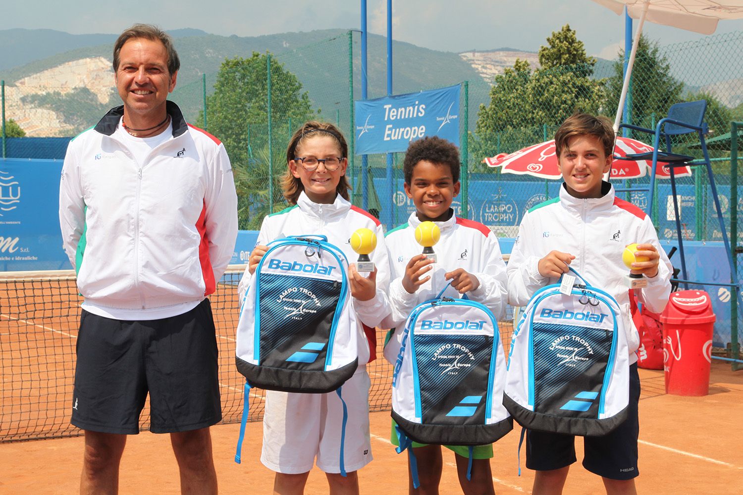 La formazione maschile dell'Italia, vincitrice della Lampo Trophy Nation Cup. Da sinistra, il capitano Luca Sbrascini, Jacopo Vasami, Yannik Ngantcha e Andrea De Marchi - Foto Alvaro Maffeis