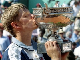 Yevgeny Kafelnikov è nato il 18 febbraio del 1974