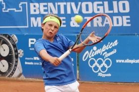 Il romano Daniele Minighini, classe 2004, ha dato il primo punto all'Italia maschile con il suo 7-5 6-0 all'israeliano Vladimir Bazilievsky - Foto Alvaro Maffeis