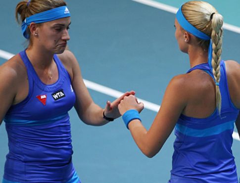 Timea Babos e Kristina Mladenovic nella foto