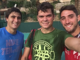 Da sinistra, Gianmarco Moroni, il n.8 del mondo Milos Raonic e il coach Andrea Volpini del Team Piatti (Foto BLTC)