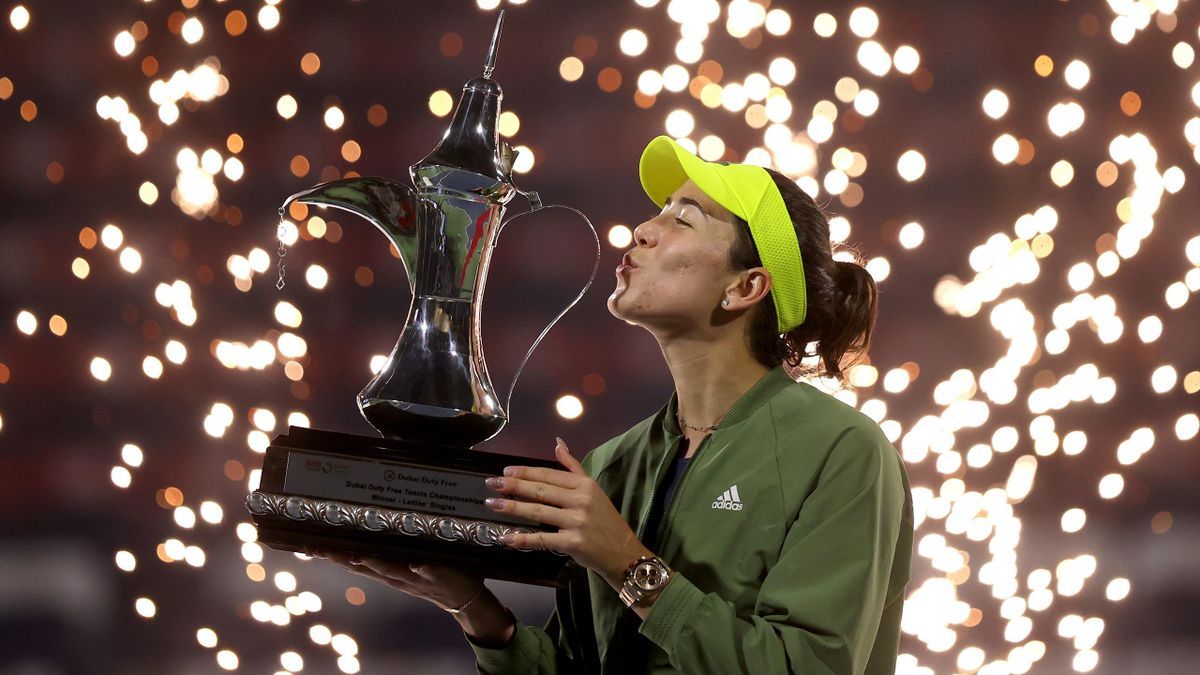 Muguruza alza il trofeo di Dubai