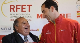 Pedro Munoz con l'ex giocatore di Coppa Davis Albert Costa
