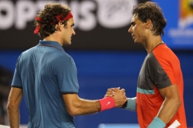 Stretta di mano tra Rafael Nadal e Roger Federer
