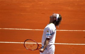 David Nalbandian esulta dopo il successo su Adrian Ungur.