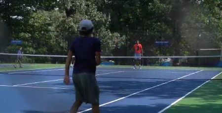 Nick Kyrgios regala una racchetta ad un bambino e parla del suo momento di difficoltà