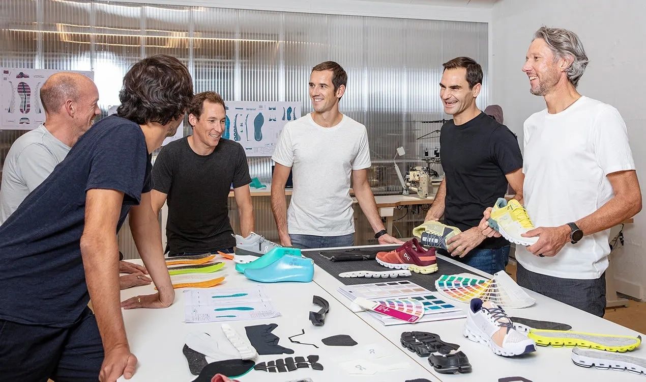 Federer al lavoro con i tecnici di On Running