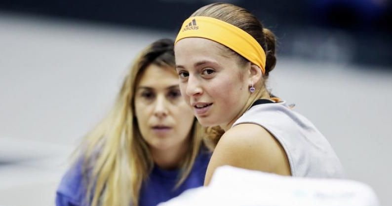 Jelena Ostapenko nella foto con Marion Bartoli