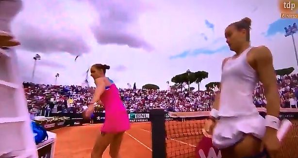 Karolina Pliskova furibonda dopo la sconfitta con la Sakkari (Video)