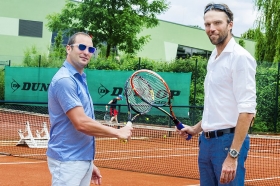 L'allenatore di Ivo Karlovic, Petar Popovic ha criticato gli organizzazitori del torneo di Halle.