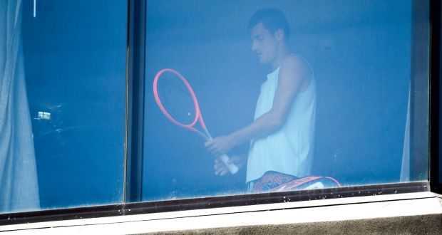 Bernard Tomic isolato nella sua stanza d'hotel