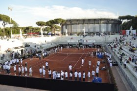 Il record di 100 palleggi non è stato battuto ma si torna in campo sul Pietrangeli anche sabato prossimo 18 maggio per tentare di superare il guinness.