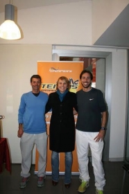 Nella foto Raffaella Reggi con i maestri di tennis